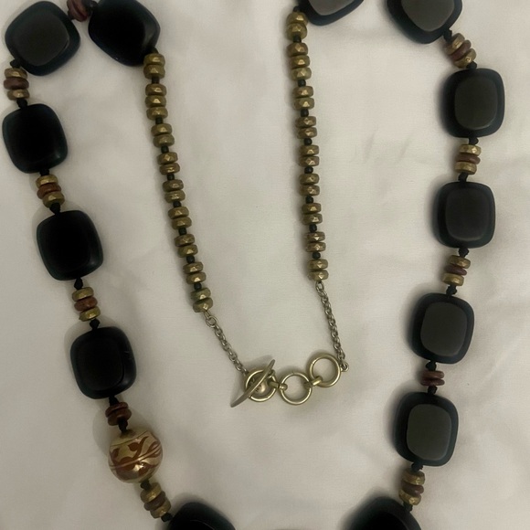 Liz Claiborne Black and Gold mixed  Beaded Necklace with adjustable closure. - Picture 1 of 5